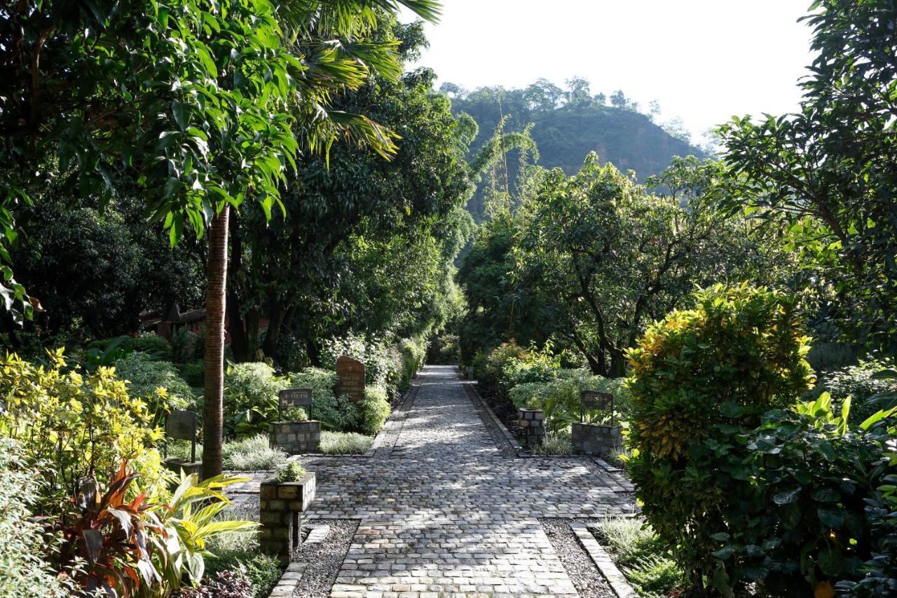 Taj Corbett Resort And Spa Uttarakhand Рамнаґар Екстер'єр фото