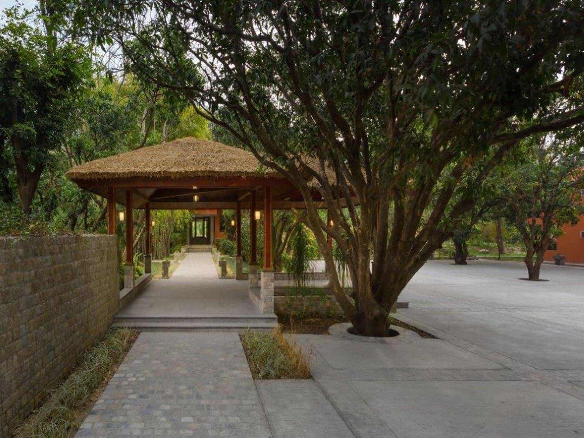 Taj Corbett Resort And Spa Uttarakhand Рамнаґар Екстер'єр фото