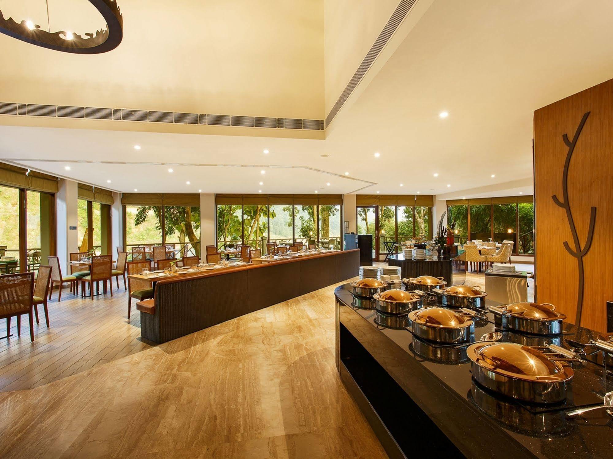 Taj Corbett Resort And Spa Uttarakhand Рамнаґар Екстер'єр фото